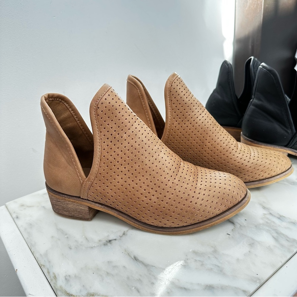 Ankle boots wooden heel women’s size 6 casual wear y2k boho style boots by Aldo - Picture 12 of 13